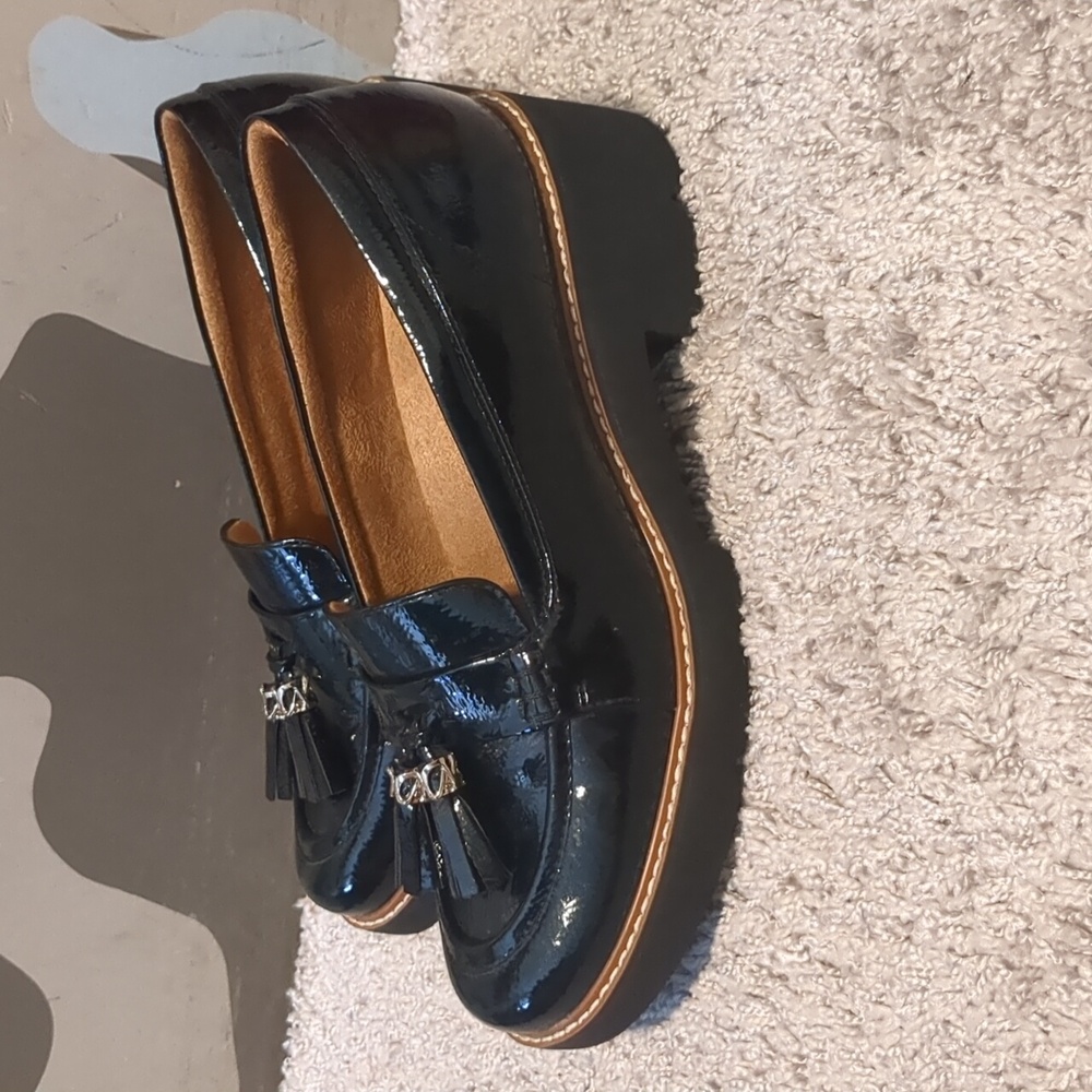 Naturalizer Black Patent Tassel Loafers - Picture 2 of 6
